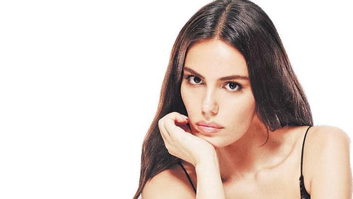 Özgü Kaya, Victoria’s Secret için kampa girdi