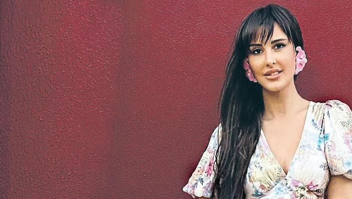 Eşref Rüya'da Ebru Destan sürprizi!