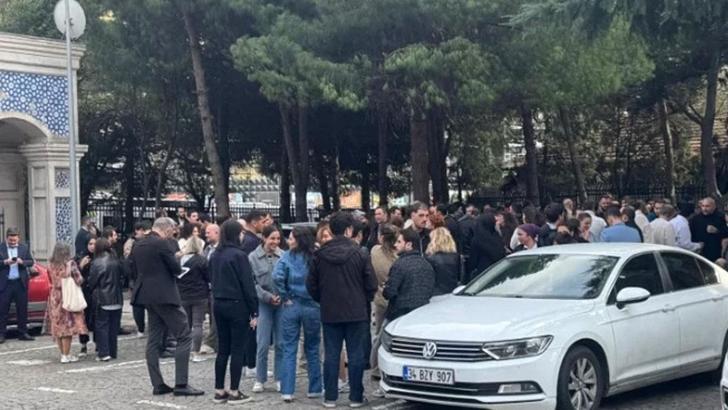 İstanbul'da 5 büyüklüğünde deprem! Çevre illerde de hissedildi