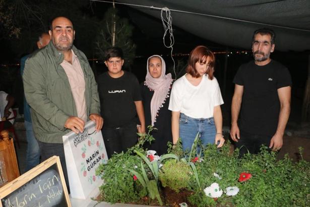 Tahliye olan Güranlar cezaevinden çıktı, Narin’in mezarını ziyaret etti