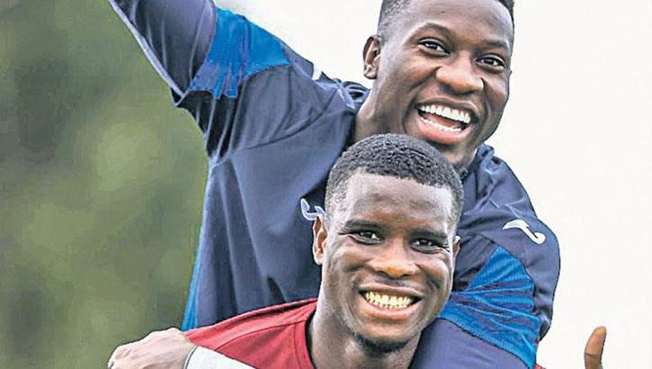 Onuachu atıyor Onana tutuyor