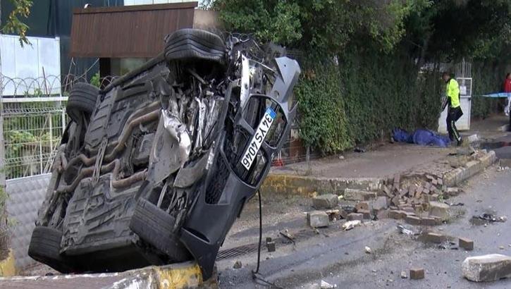 Beylikdüzü’nde korkunç kaza! Kaldırımdaki yayalara otomobil çarptı