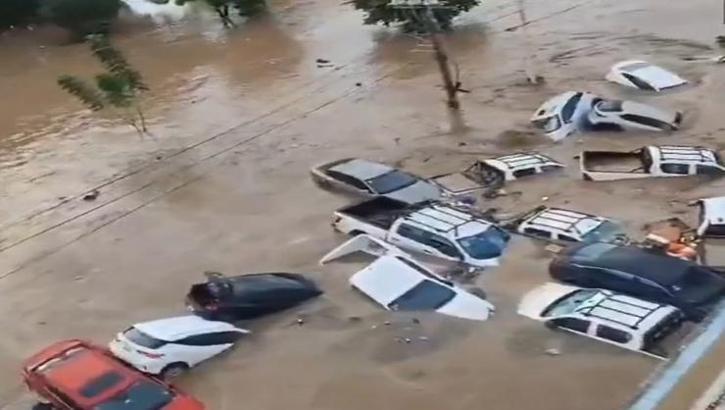 Şiddetli yağışlar Meksika'yı vurdu! Hayatını kaybedenlerin sayısı 47'ye yükseldi