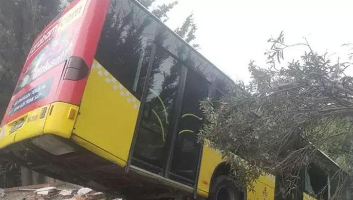 Üsküdar'da İETT otobüsü kaza yaptı! Bölgeye çok sayıda ekip sevk edildi