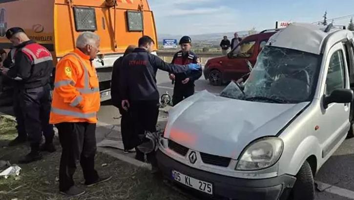 Amasya'da feci kaza! Araç kamyonla çarpıştı: 4 ölü, 2 yaralı