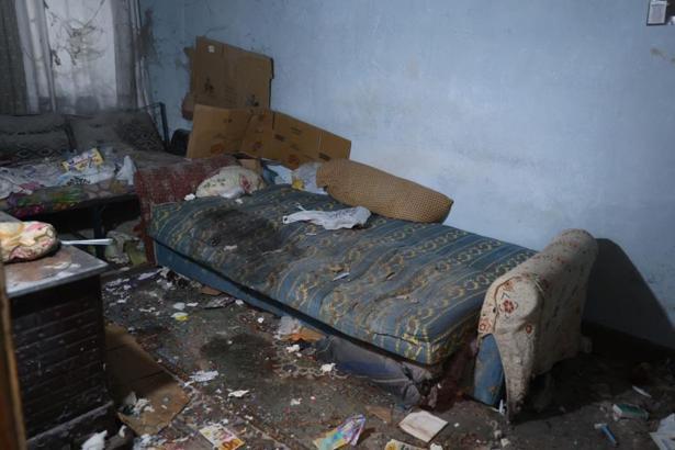 Kuzeni eve gelince ortaya çıktı! Annesinin cesediyle 1 ay yaşadı
