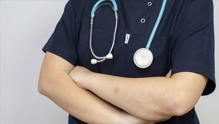 Doktorluktan men edilmesine rağmen ameliyat etmişti… Bir kişinin ölümüne ilişkin 7 şüpheli hakkında fezleke