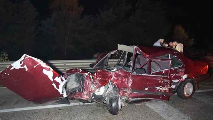 Zincirleme trafik kazası! Araç hurda yığınına döndü