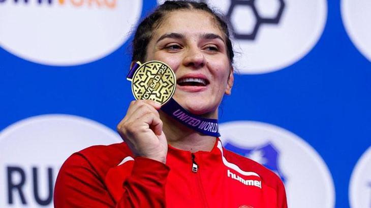 Nesrin Baş altın aldı