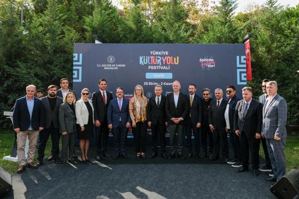 Sanatın kalbi bu kez Ege'de atıyor! İzmir Kültür Yolu Festivali başladı