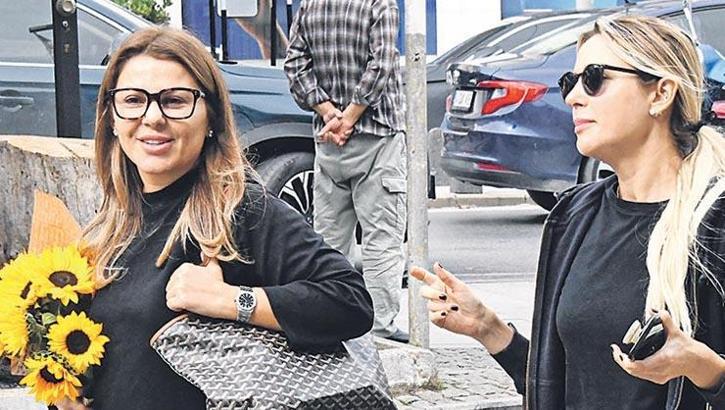 Kız kıza yürüyüşün ardından tekneyle yalıya geçtiler!