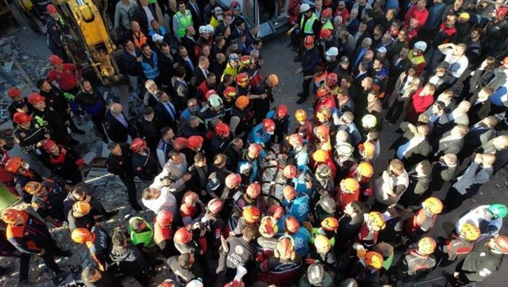 Enkazdan kurtarılan Dilara'dan güzel haber! Sorulara cevap veriyor