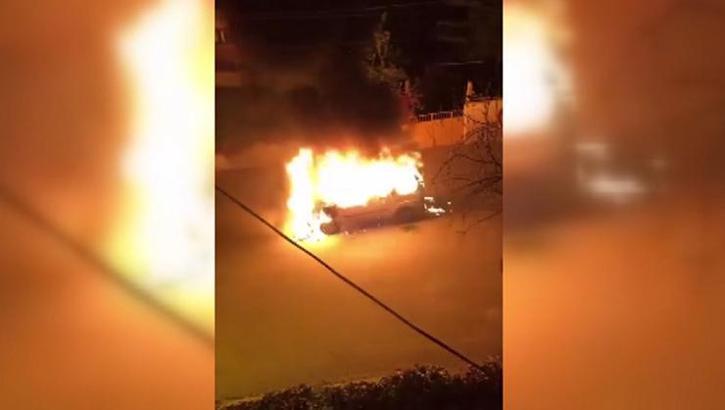 Korkunç olay! Seyir halindeki otomobil alev aldı