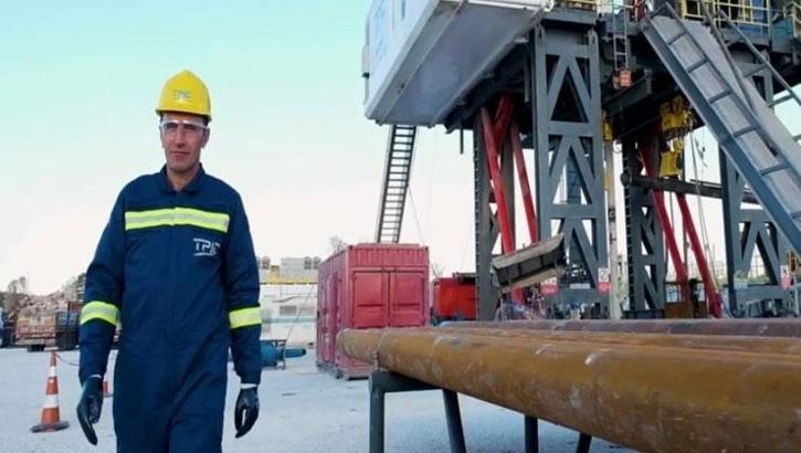 Bakan Bayraktar hikayesini paylaştı: Ağabeyinin şehit olduğu Gabar Dağı'nda petrol üretiminde çalışmaya başladı