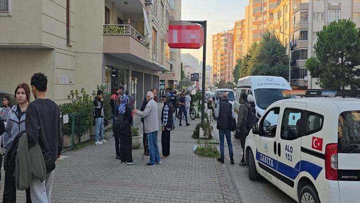 Eski eşini göğsünden bıçakladı sonra da, polisi arayıp teslim oldu