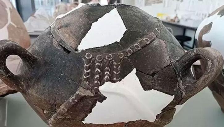 5 bin yıllık kaplarda kadının izi! Yassıtepe’de gerdanlık sırları ortaya çıktı