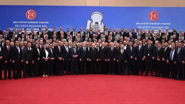 Bahçeli, MHP’li belediye başkanlarıyla akşam yemeğinde buluştu