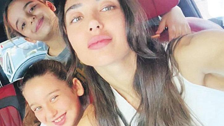 Ara tatil coşkusu! Ünlüler ve çocukları soluğu tatilde aldılar