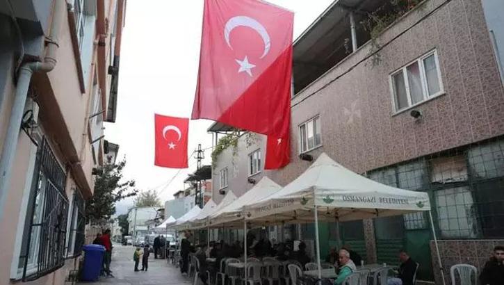 Aynı kaderi paylaşmışlardı! Çocukluk arkadaşıyla aynı gün şehit düşen Ramazan Yağız'ın ailesi taziyeleri kabul etti