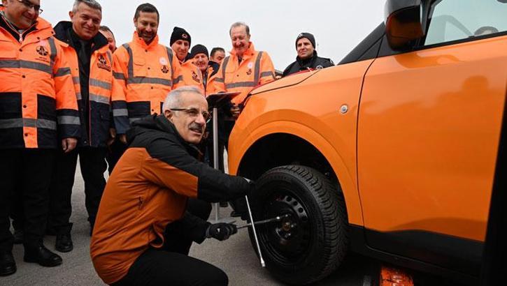 Bakan Uraloğlu duyurdu! Zorunlu kış lastiği uygulaması yarın başlıyor