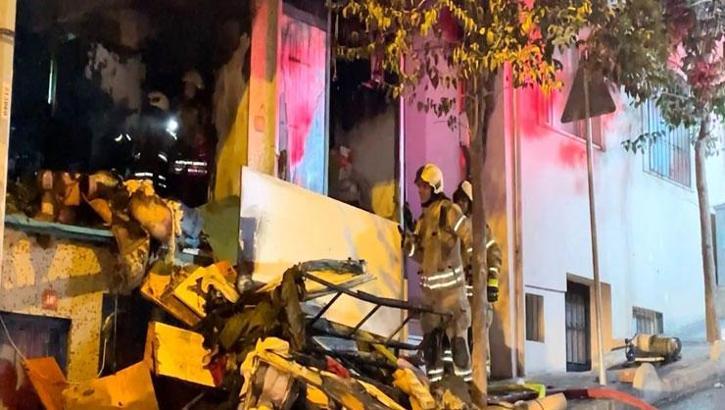 Bağcılar'da 5 katlı binada yangın paniği