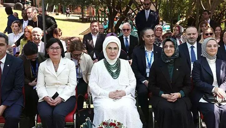 Emine Erdoğan, Güney Afrika'da Uluslararası Maarif Okulu'nu ziyaret etti