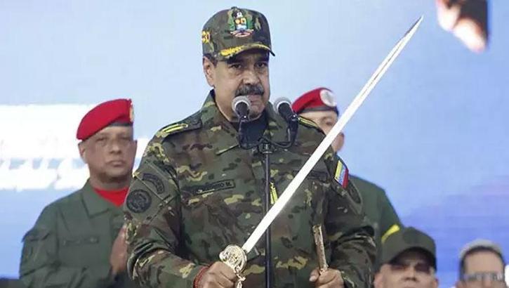Maduro ABD’nin B-52’lerine karşı kılıç çekti! ‘Bizi asla yenemezler’