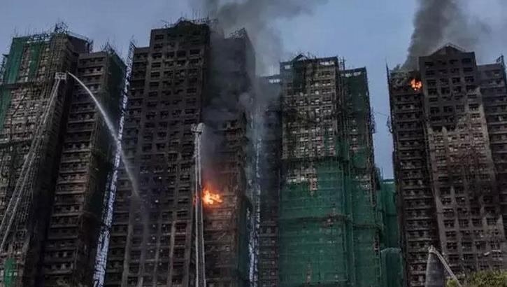 Hong Kong'daki yangın 40 saattir devam ediyor! Can kaybı artıyor, kurtarma çalışmaları sürüyor