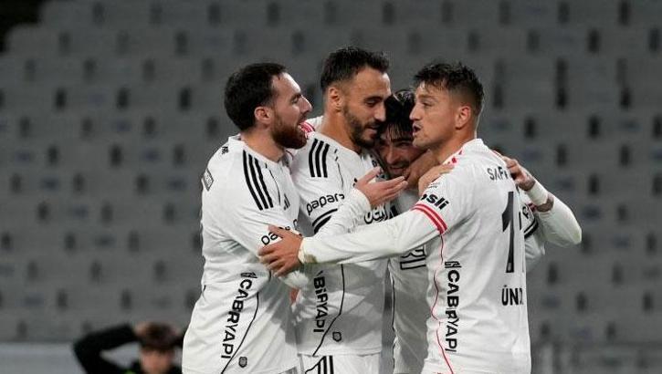 Fatih Karagümrük - Beşiktaş maçında penaltı kaçtı! 3 puanı 2 golle aldı
