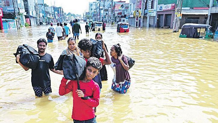 Asya sular altında: 700 ölü