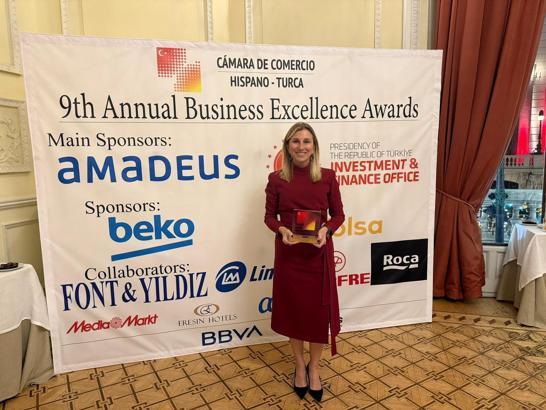 Ebru Özdemir’e İspanya’dan ‘Mesleki Liyakat Ödülü’