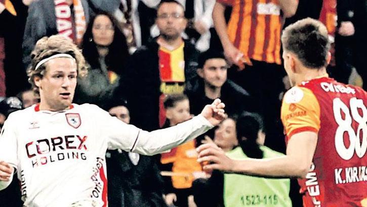 Köpeksiz köy bulmuşlar çomaksız dolaşıyorlar!