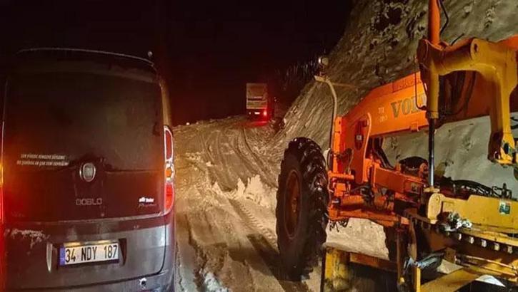 Muş’ta 5 araç mahsur kalmıştı! 13 kişi kurtarıldı