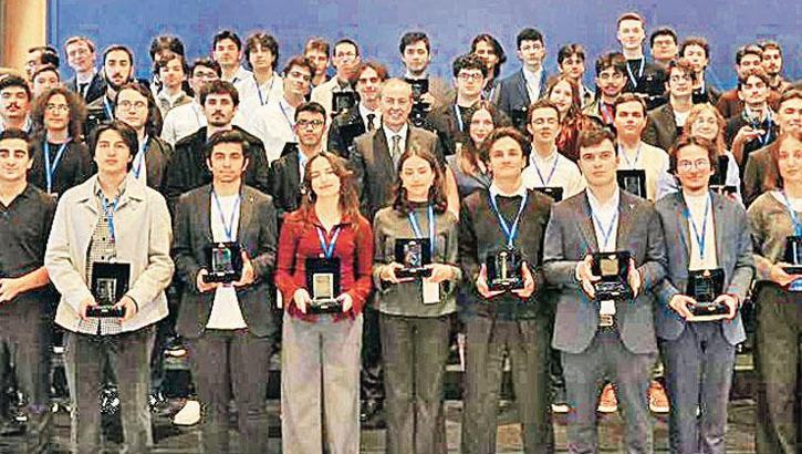 54 yılda 4 bin başarılı gence ödül