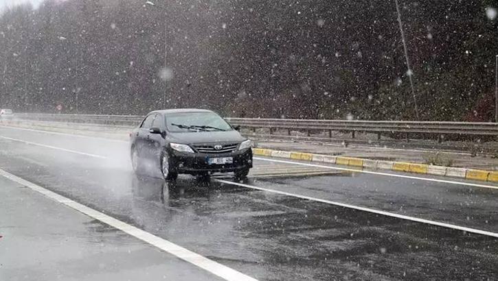 Bolu Dağı'nda mevsimin ilk karı düştü