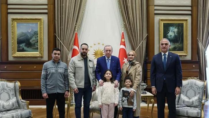Cumhurbaşkanı Erdoğan Filistinli Hind Rajab'ın ailesini Külliye'de kabul etti!