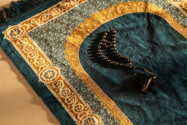Regaip Kandili namazı nasıl kılınır, kaç rekat? İşte Diyanet bilgisi ile adım adım kandil namazı kılınışı ve niyeti