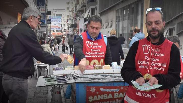 İzmirlilerden 800 milyon TL’lik rekor ikramiyeli Milli Piyango yılbaşı biletlerine yoğun ilgi