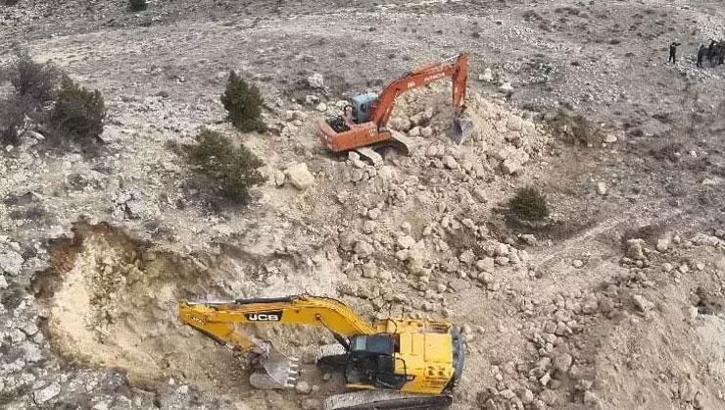 Kepçeyle tarihi eser arayanlar suçüstü yakalandı! 14 gözaltı