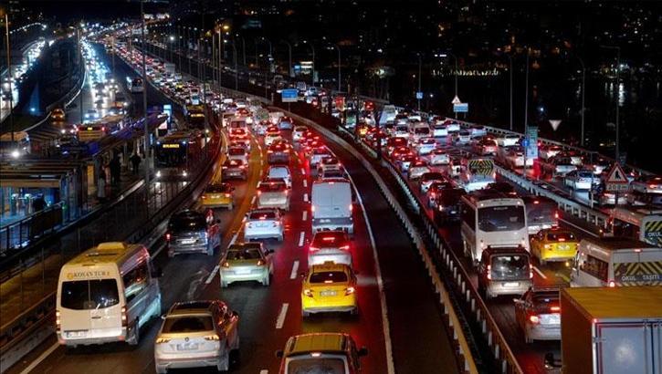 İstanbul'da trafik yoğunluğu yüzde 83'e çıktı! İşte bölge bölge son durum