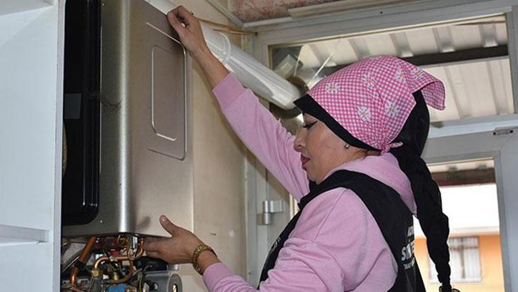 Üç çocuk annesi tesisatın ustası oldu! Çırak bulamayınca iş başa düştü, sektörde parmakla gösteriliyor