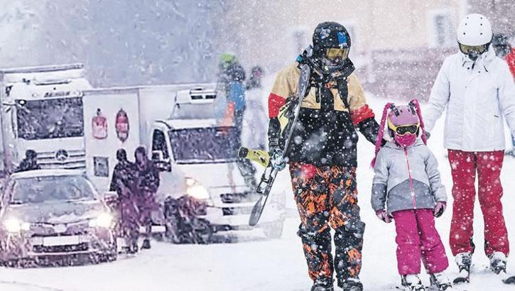Kar nedeniyle bazı illerde okullar tatil! Ülkede son durum: Bir yanda esaret, bir yanda sevinç!