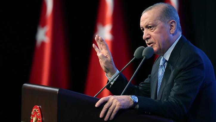 Cumhurbaşkanı Erdoğan'dan gençlere peş peşe müjde: 1375 TL harçlık, ilk 6 ay maaş devletten