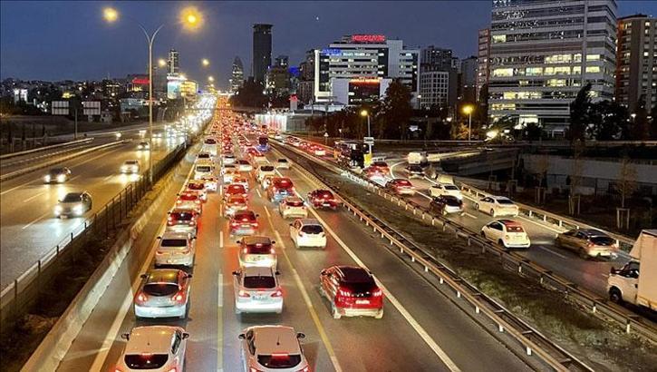 İstanbul'da trafik kilit! Yoğunluk yüzde 80'e çıktı: İşte bölge bölge son durum