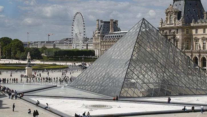 Soygun skandalıyla sarsılan Louvre’da grev: Müze ziyarete kapatıldı