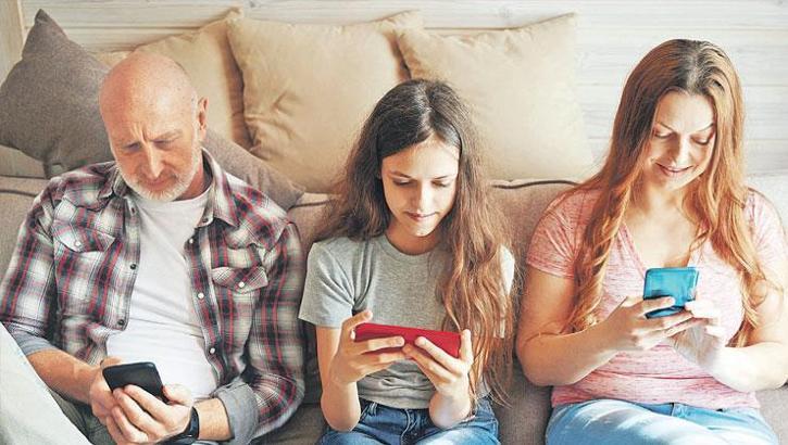 Anne-baba telefona dalmışken çocuğuna ‘ders çalış’ diyemez