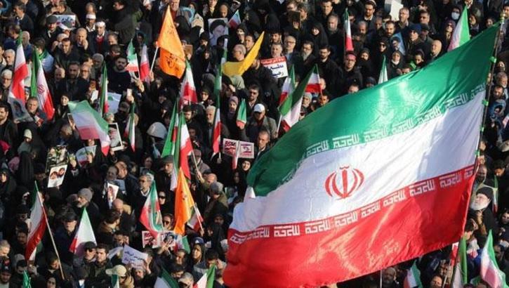 İran dini lideri Hamaney rejim yanlısı protestoları ABD'ye uyarı olarak nitelendirdi