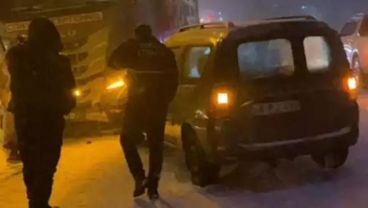 Kar nedeniyle Burdur-Antalya karayolunda çok sayıda araç mahsur kaldı