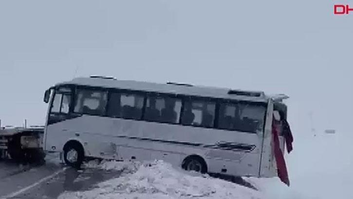 Malatya’da korkunç kaza! Cenazeye gidenleri taşıyan midibüs devrildi