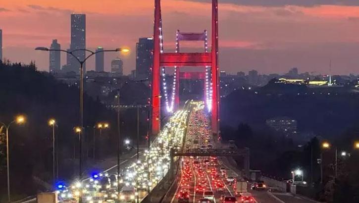 İstanbul'da trafik kilit! Yoğunluk yüzde 85'e çıktı: İşte bölge bölge son durum